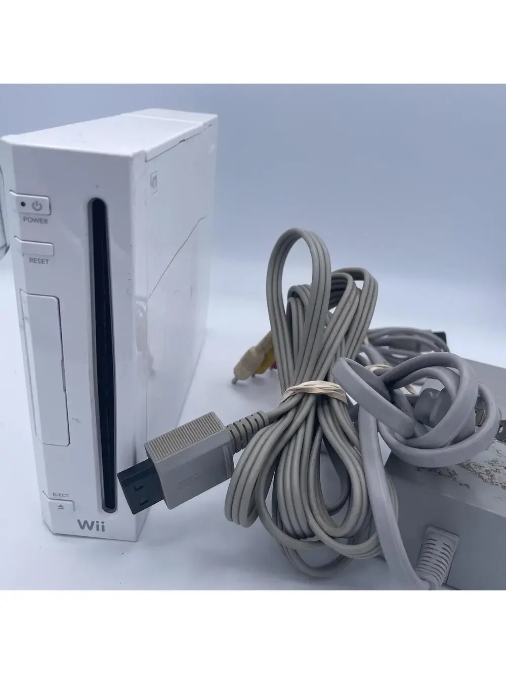 Nintendo Wii Console W/ Cords & No Sensor Gamecube Compatible White RVL-001(USA)